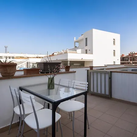 Home2book El Duplex Apt, Coastal Paradise