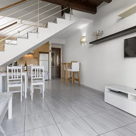 Home2book El Duplex Apt, Coastal Paradise *